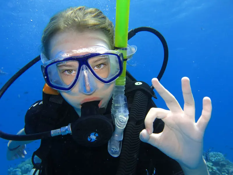 Assembling and checking scuba diving equipment | Egypt Dive